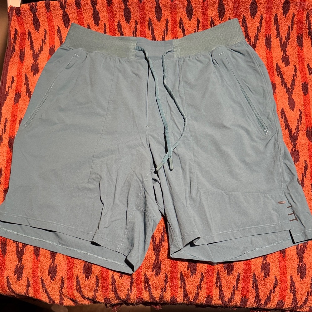 Men's Lululemon license to training Teal Shorts 7” unlined(EUC)